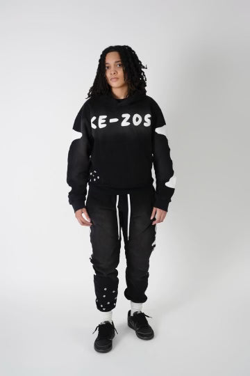 “Black mamba” sweatsuit